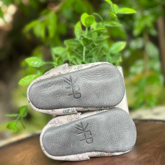 Freshly Picked bicycle design leather soft sole Oxfords Baby size 3 - Picture 4 of 6